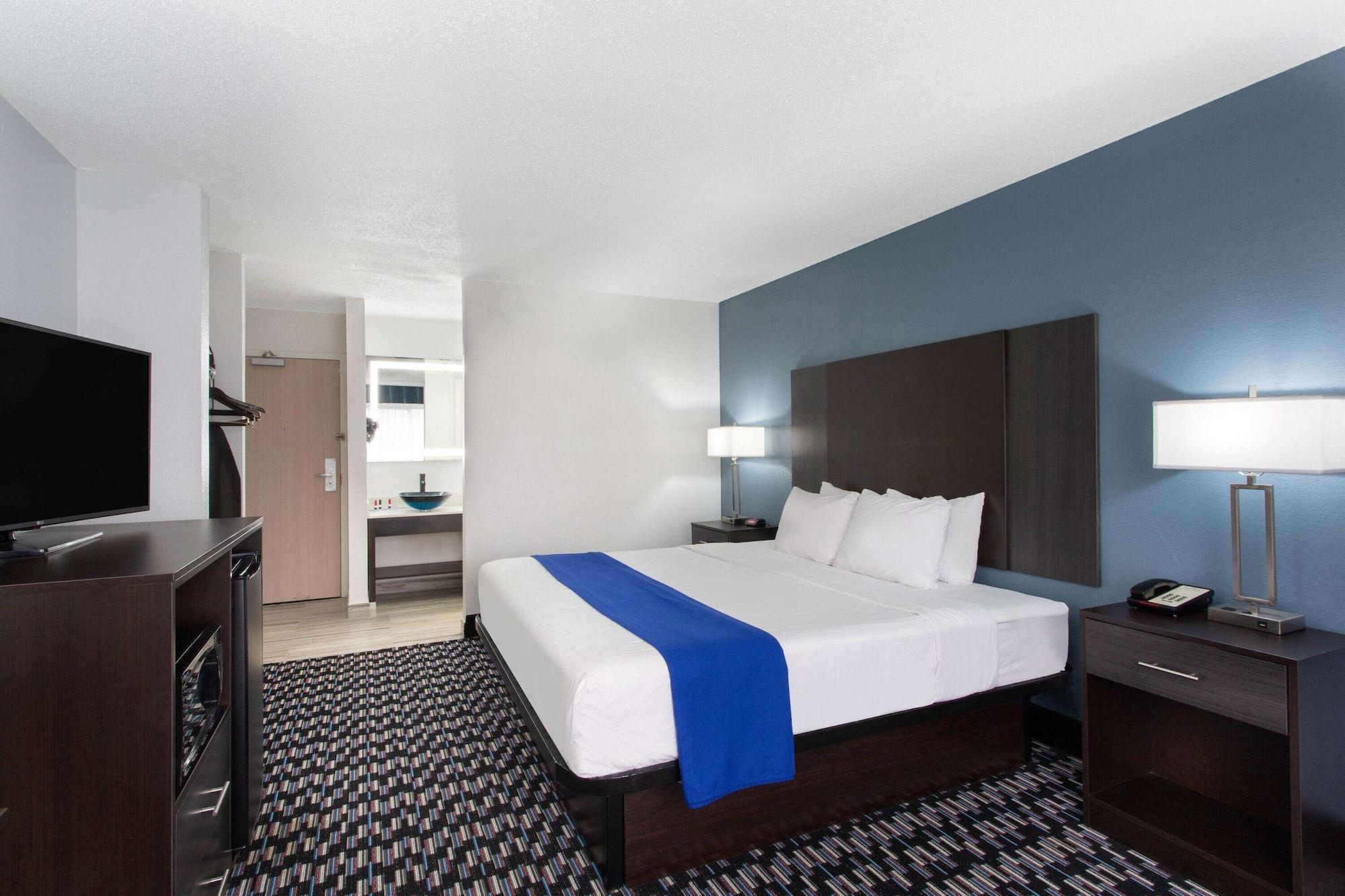 Baymont By Wyndham Charlotte University Kültér fotó